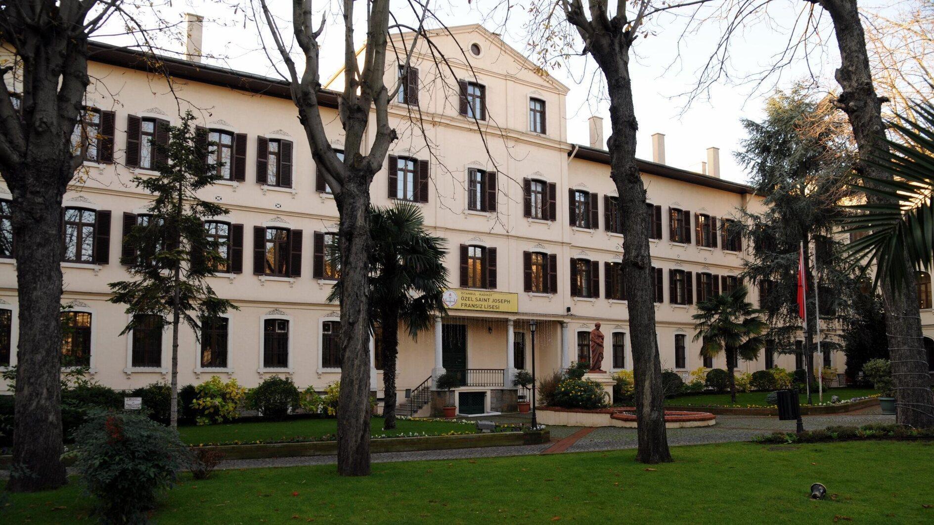 Competition watchdog fines French high schools in Istanbul