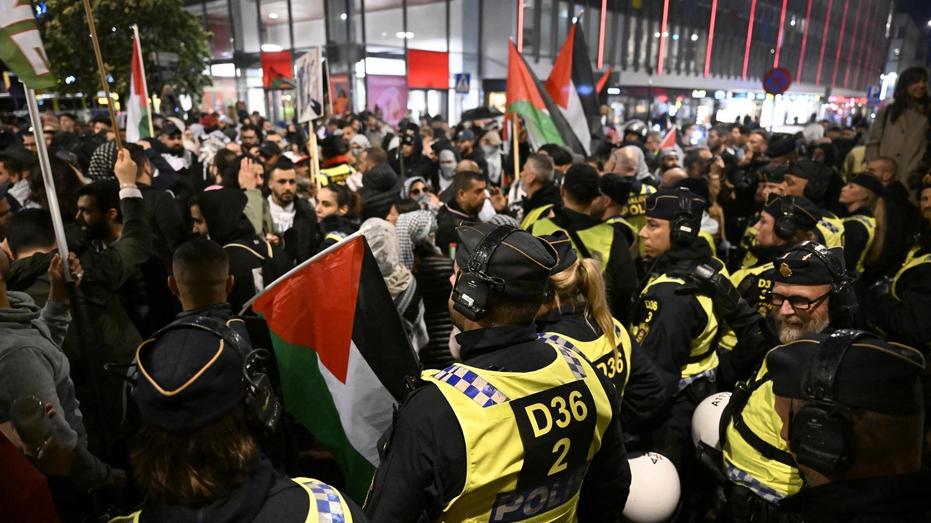 Israel qualifies for Eurovision amid protests