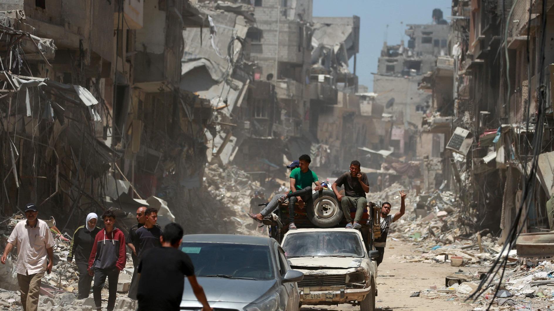  Israel hits Gaza after truce talks end